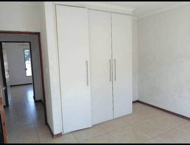 2 bed property to rent in ROBERTSHAM